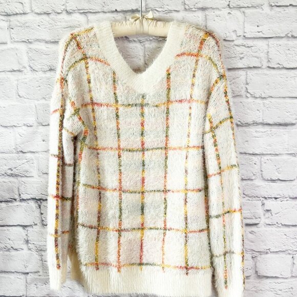 Hem & Thread Fuzzy V-Neck Ivory Check Sweater | Women's Size Small | NWT - Picture 4 of 7